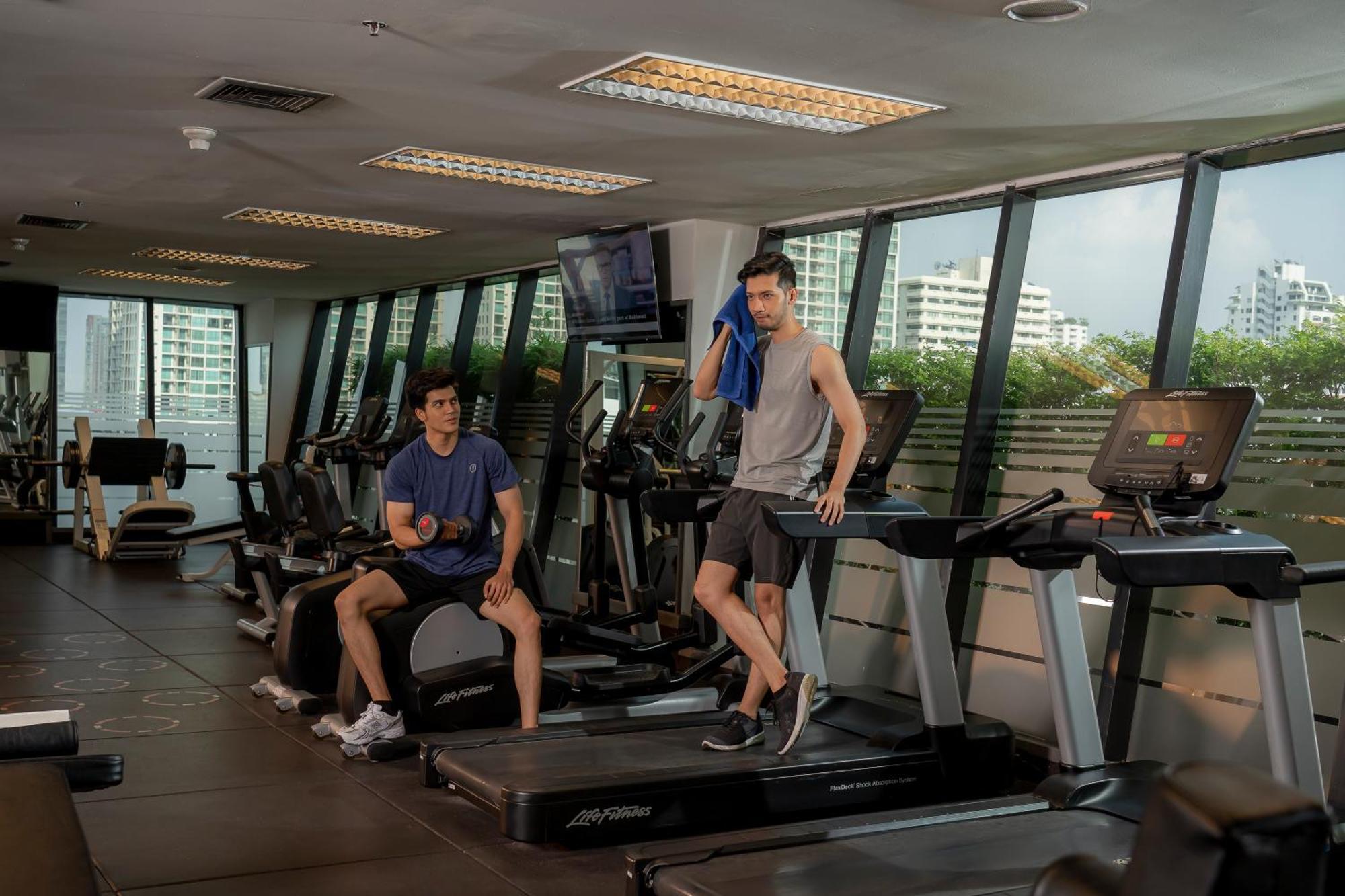 فندق أفاني أتريوم بانكوك المظهر الخارجي الصورة The gym at the hotel