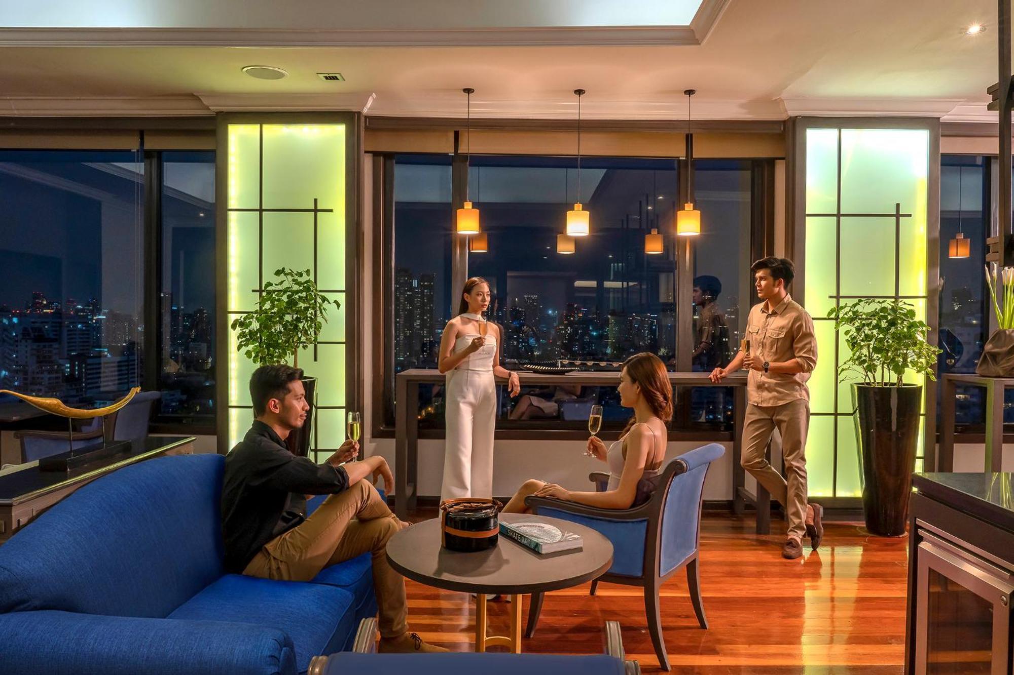 فندق أفاني أتريوم بانكوك المظهر الخارجي الصورة The Club at the Royal Paragon Hotel